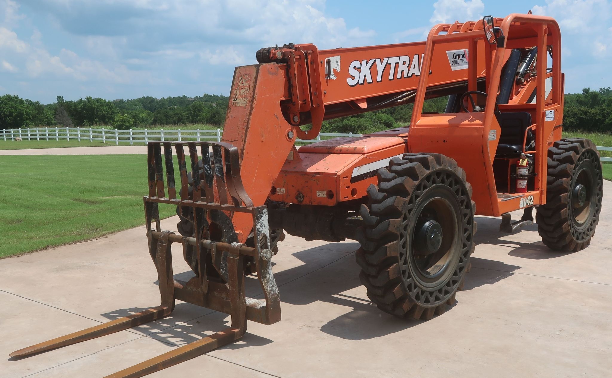2015 JLG SkyTrak 8042 - Image 2