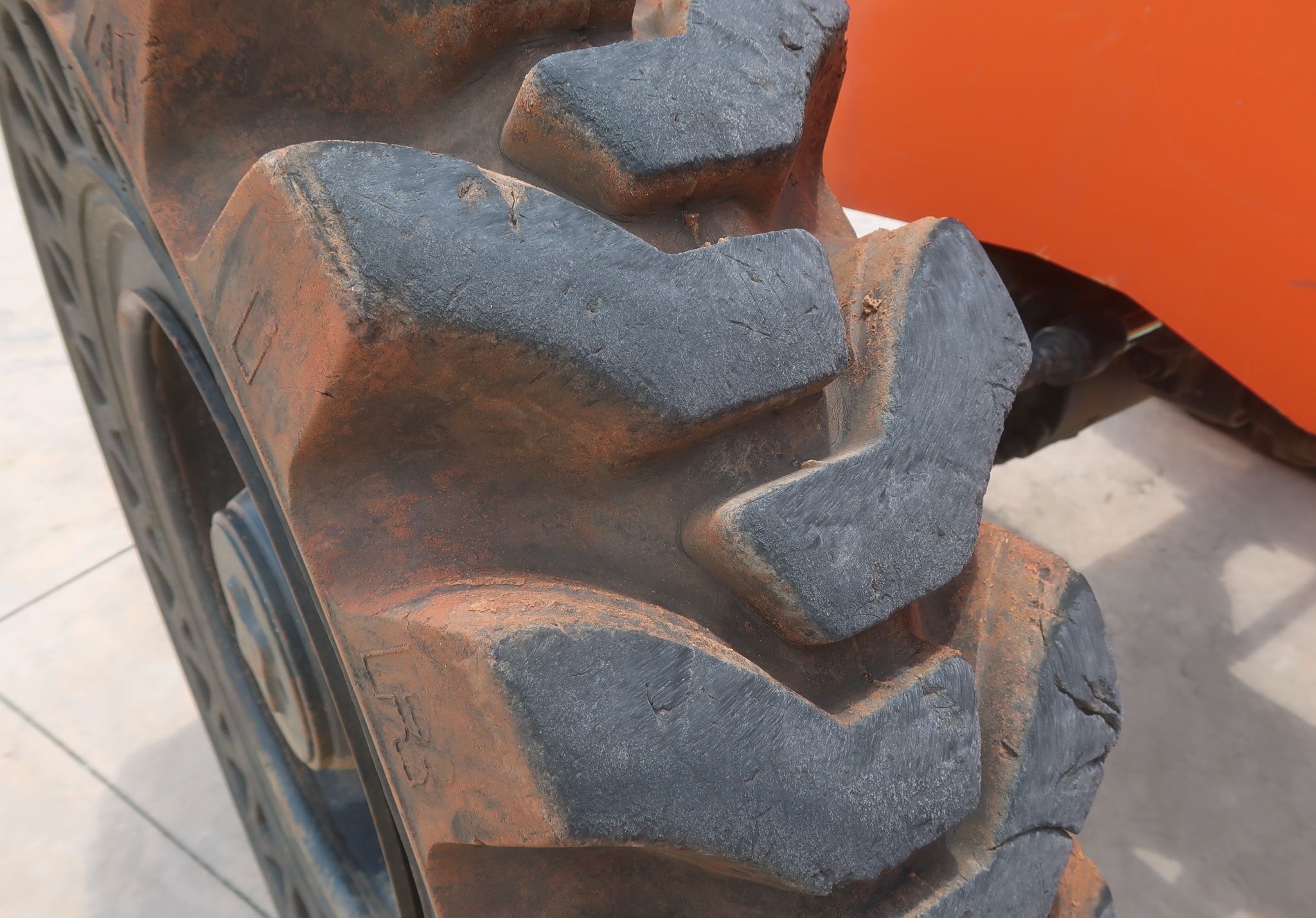 2015 JLG SkyTrak 8042 - Image 32