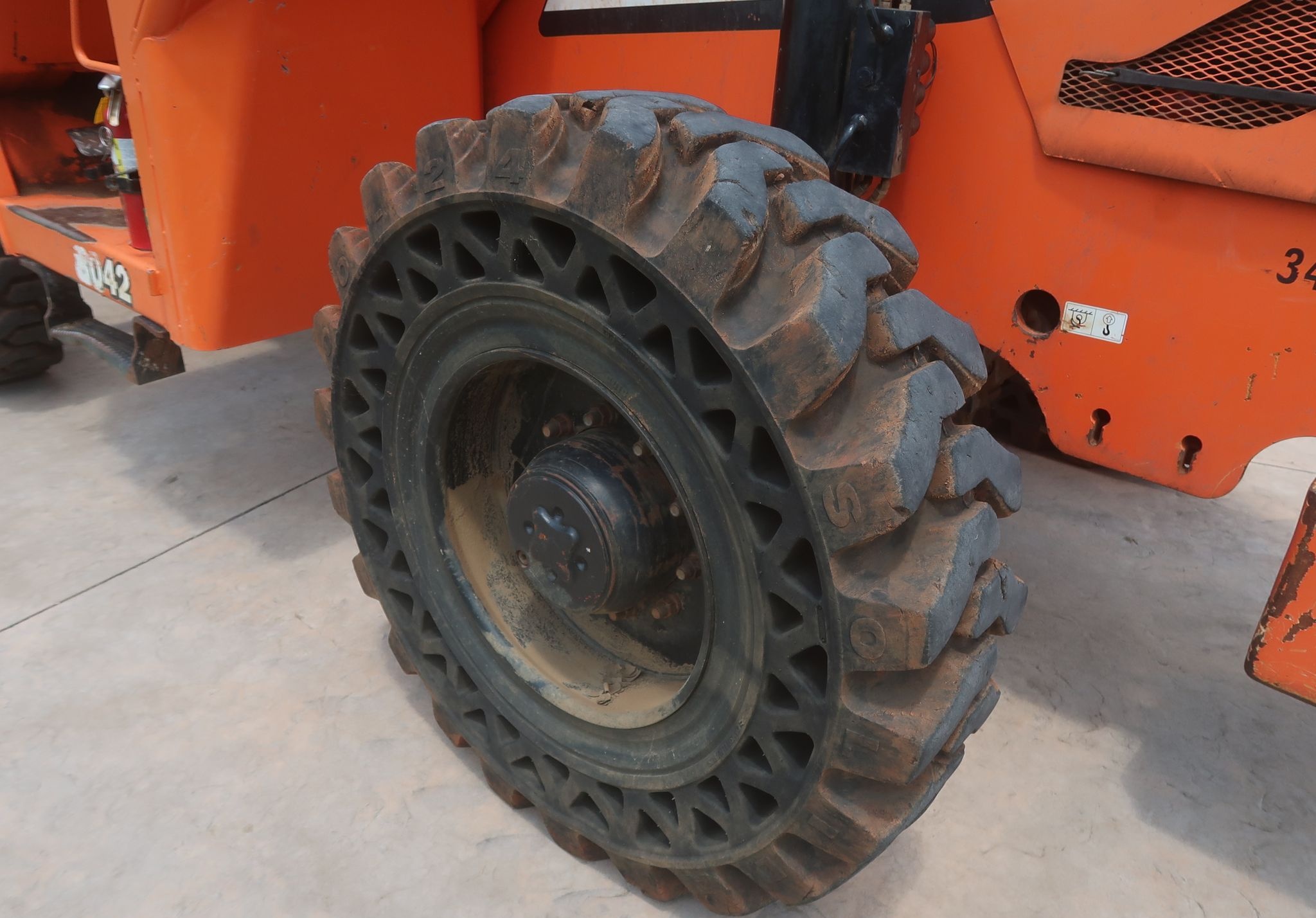 2015 JLG SkyTrak 8042 - Image 34
