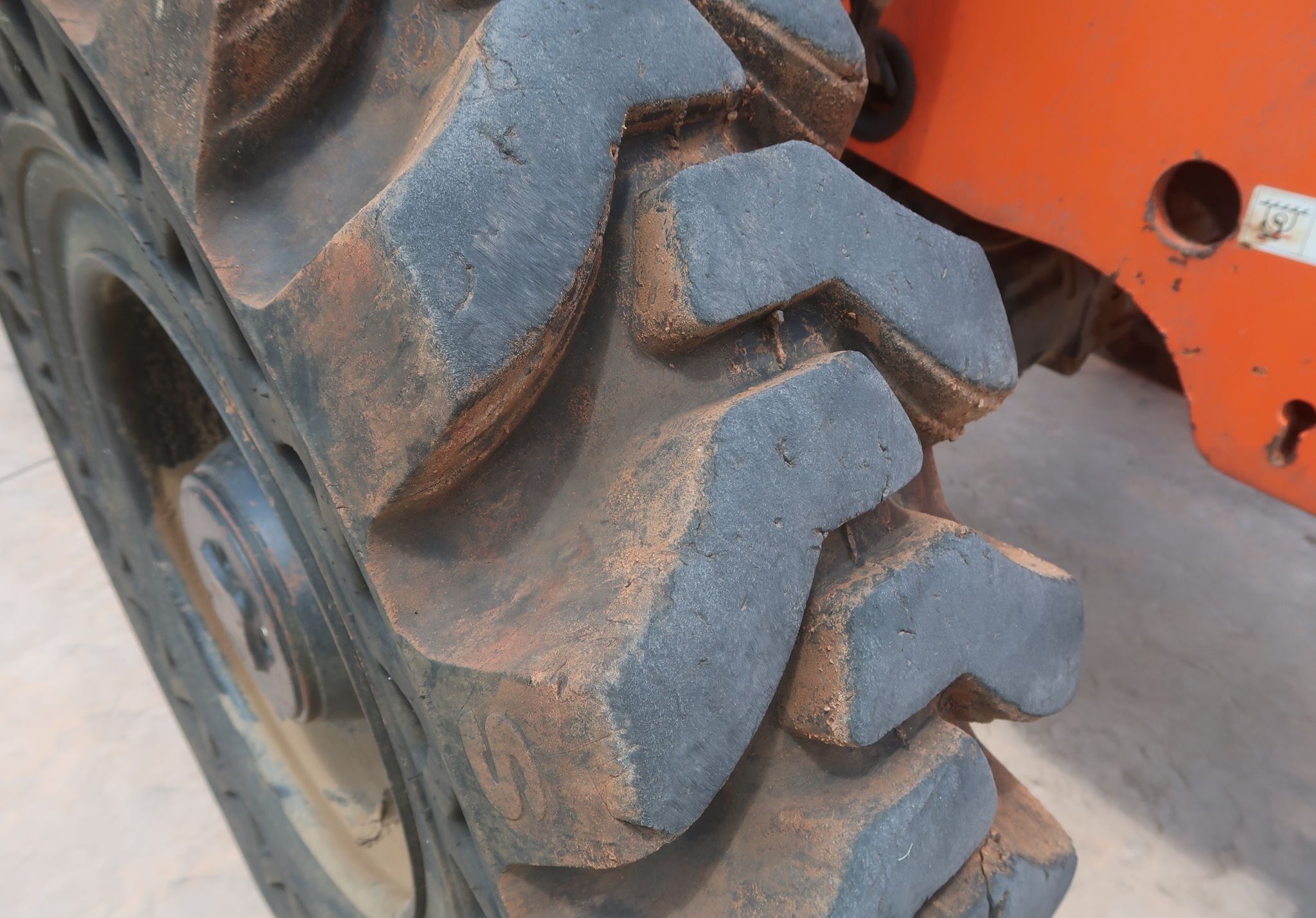 2015 JLG SkyTrak 8042 - Image 35