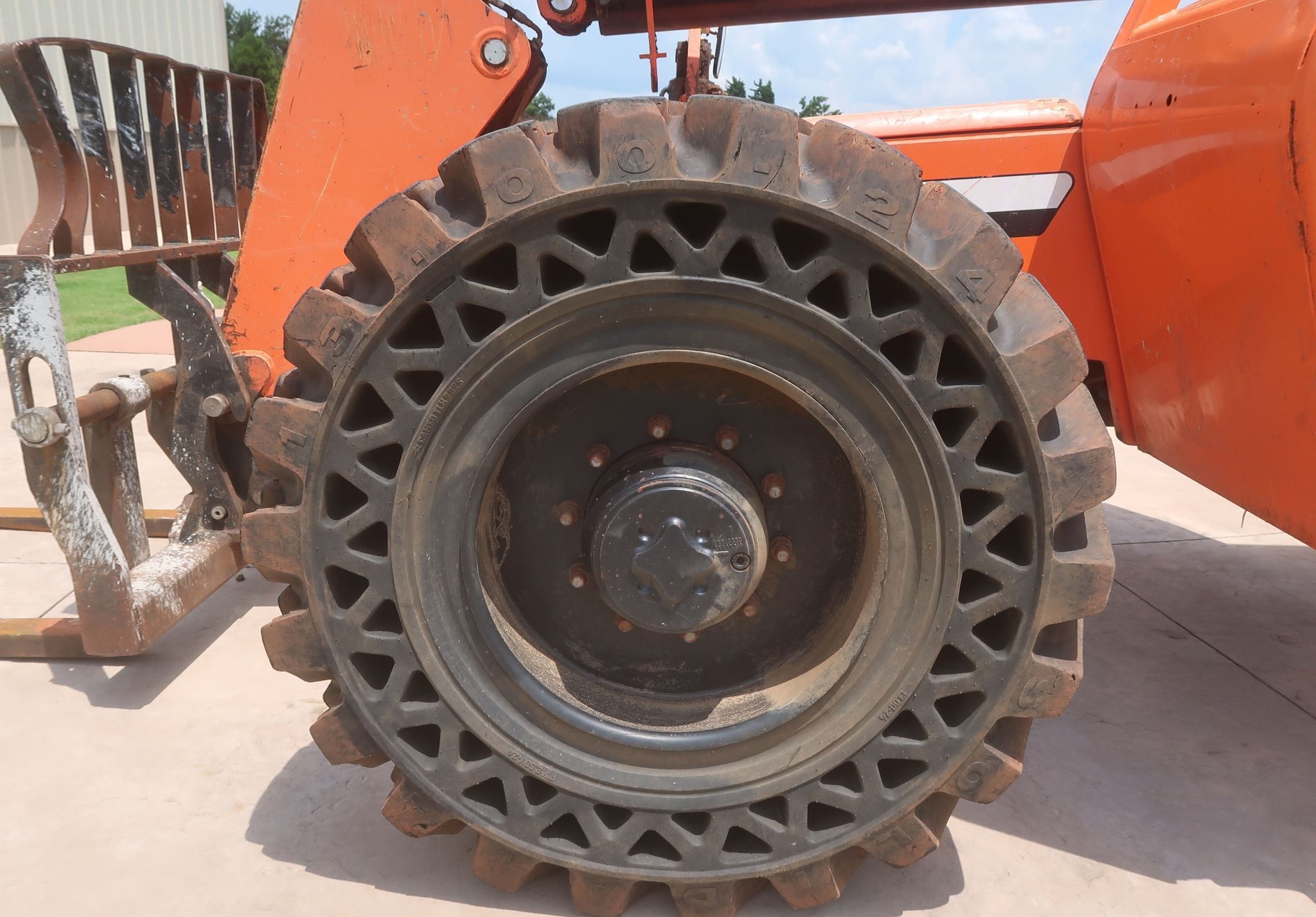 2015 JLG SkyTrak 8042 - Image 39