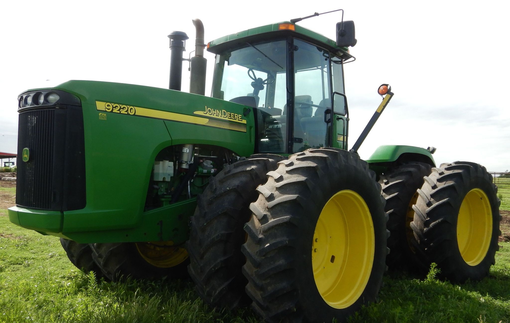 2004 John Deere 9220 4WD - Image 2