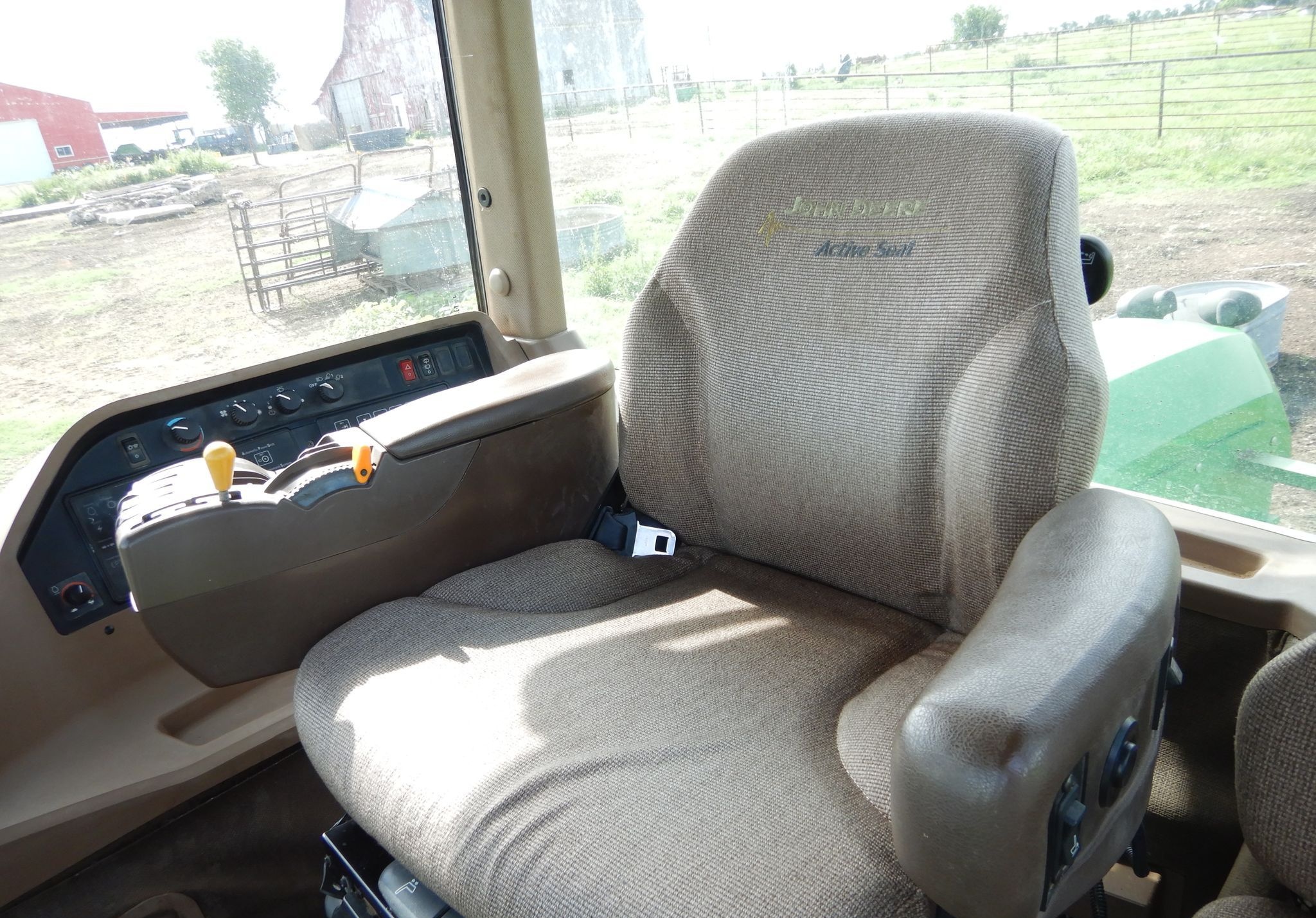2004 John Deere 9220 4WD - Image 17